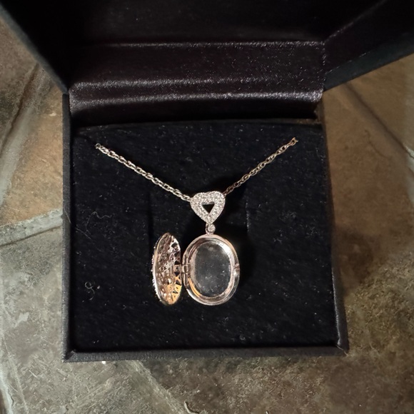 Elegant Sterling Silver Locket Necklace - Picture 3 of 3